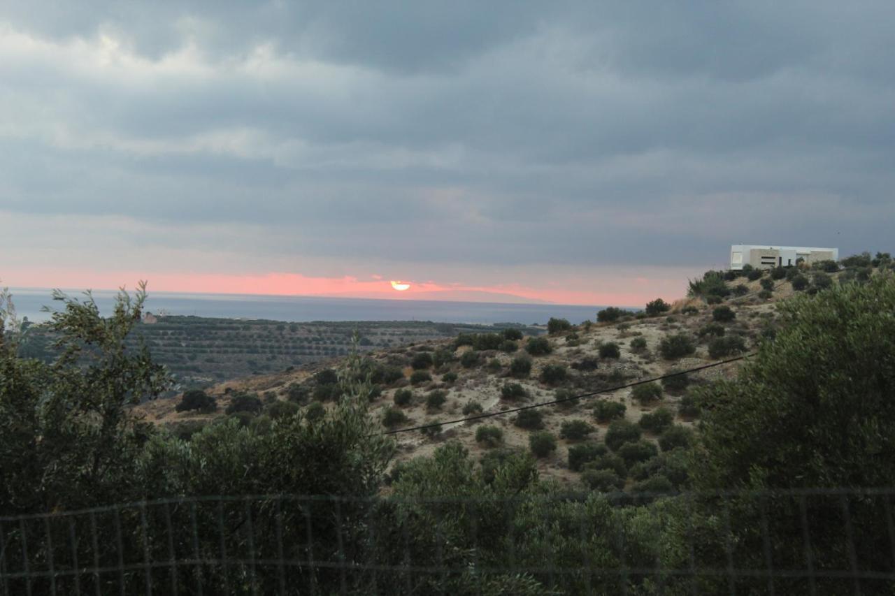 בית הארחה קמילרי 	To Spiti Tou Papa Sto Vouno מראה חיצוני תמונה